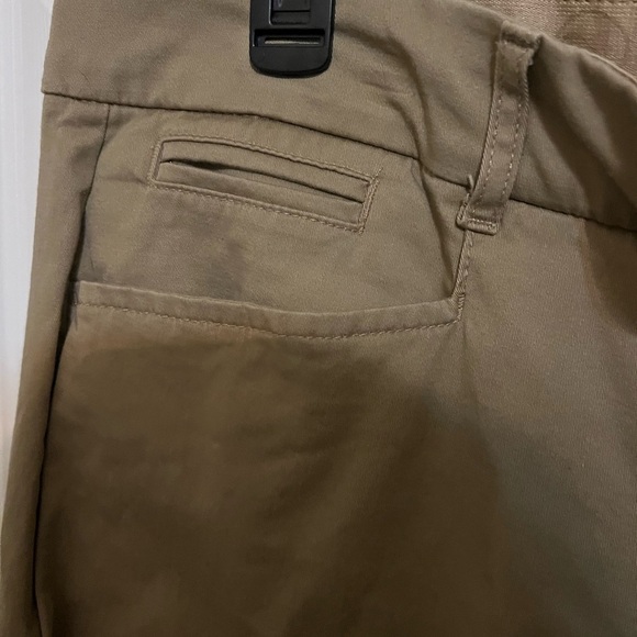 Plus Size JM Collection Plus Size Capri Pants - Picture 3 of 4